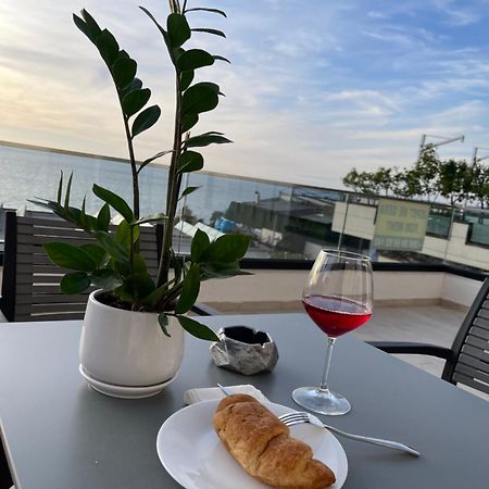 Perla Luxury Apartment - Private Patio & Parking Vlore Exterior photo