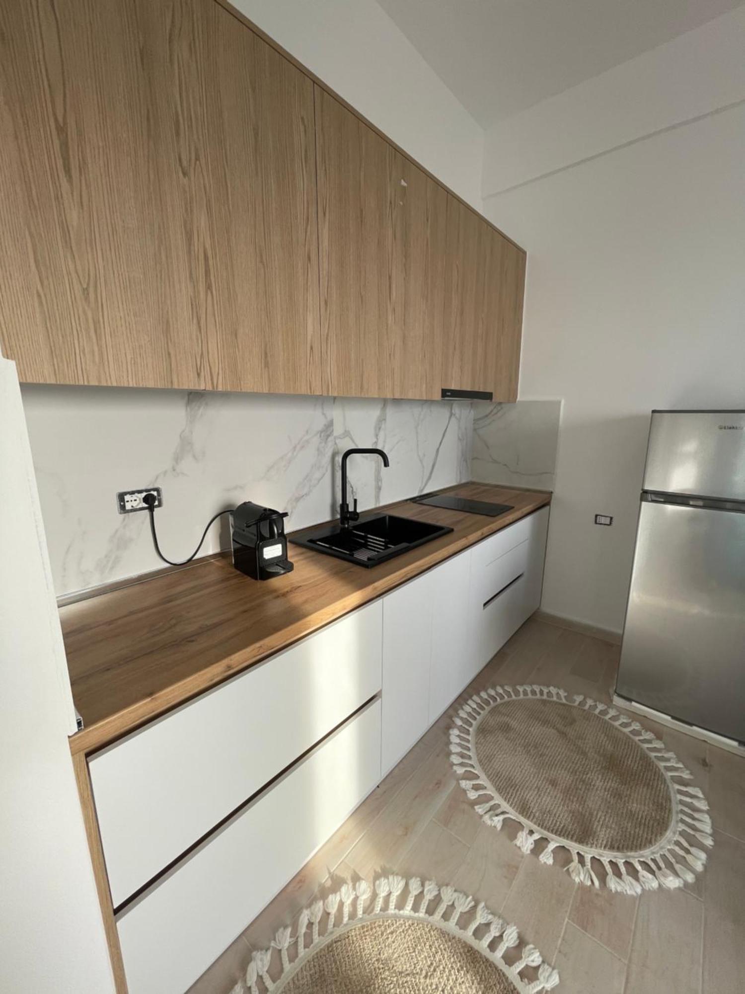 Perla Luxury Apartment - Private Patio & Parking Vlore Exterior photo